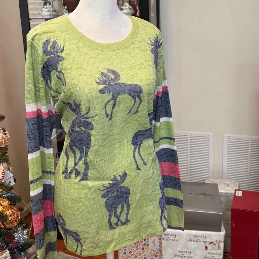 Before +Again long sleeved crewneck green grey white pink moose shirt medium